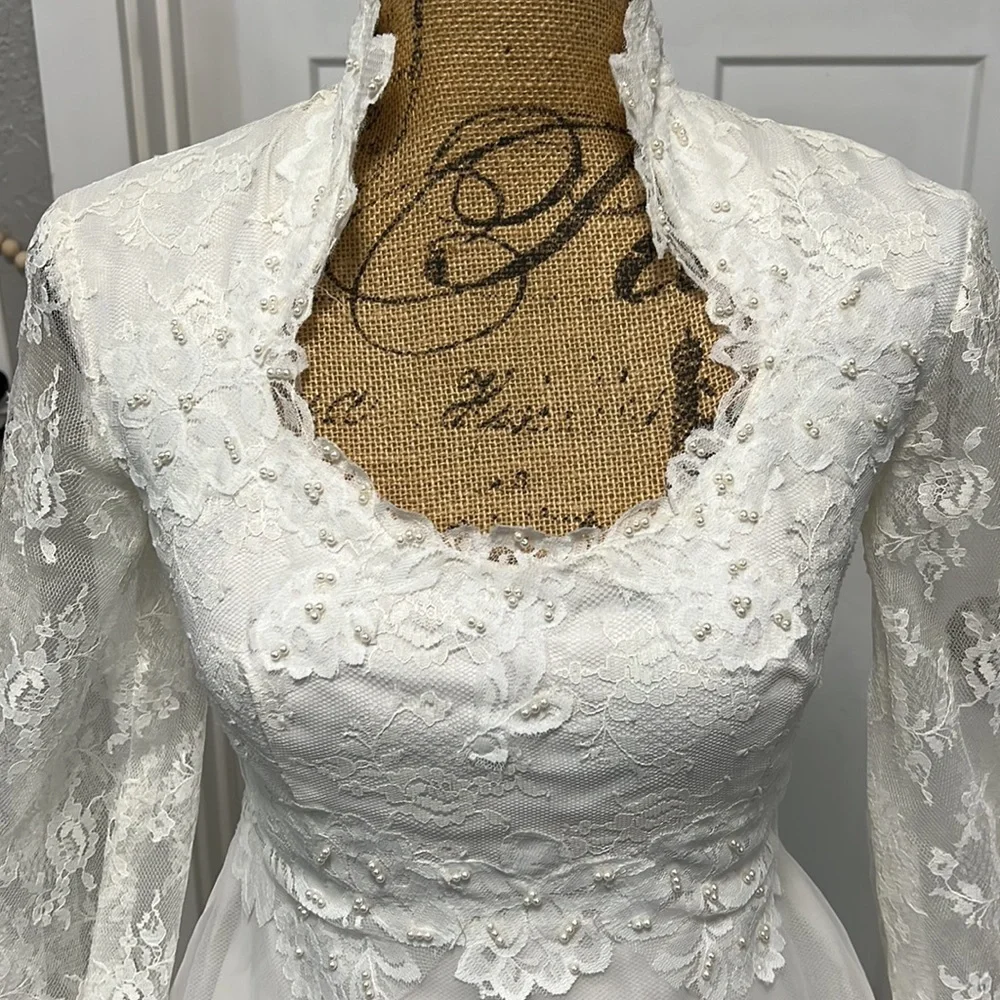 MORI-LEE VINTAGE 70’s CREAM LACE WEDDING GOWN SIZE XS - Picture 5 of 17